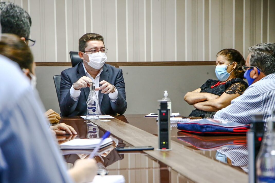 Seduc alinha parceria para oferta de mestrado para professores da rede estadual
